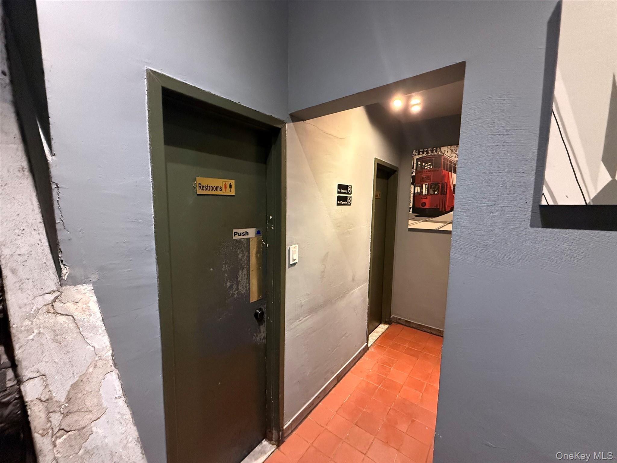 - 48th Street, New York (Manhattan), NY 10036