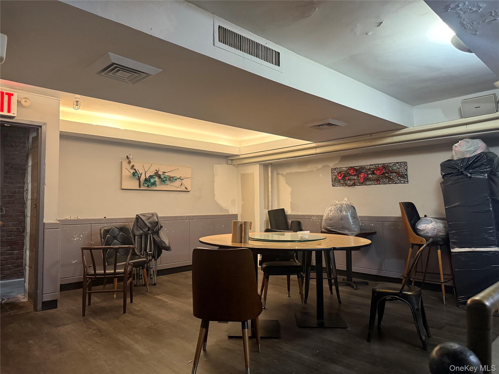 - 48th Street, New York (Manhattan), NY 10036