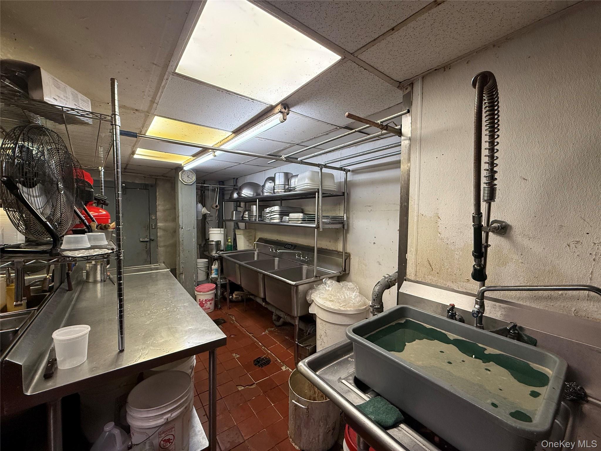 - 48th Street, New York (Manhattan), NY 10036