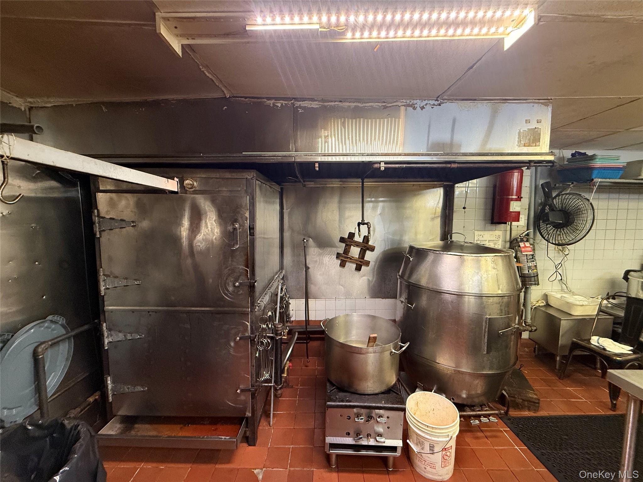 - 48th Street, New York (Manhattan), NY 10036