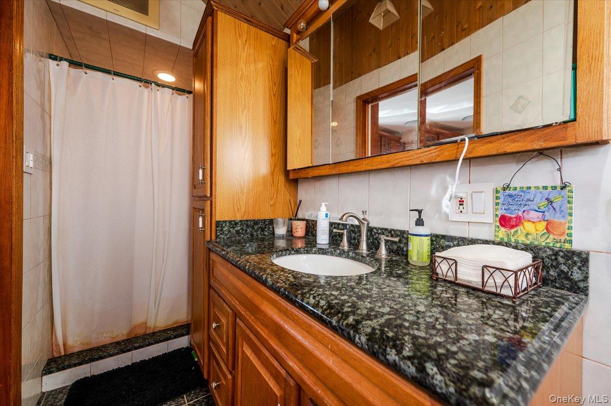 48 Davison # 1st Floor, Rockville Centre, NY 11570