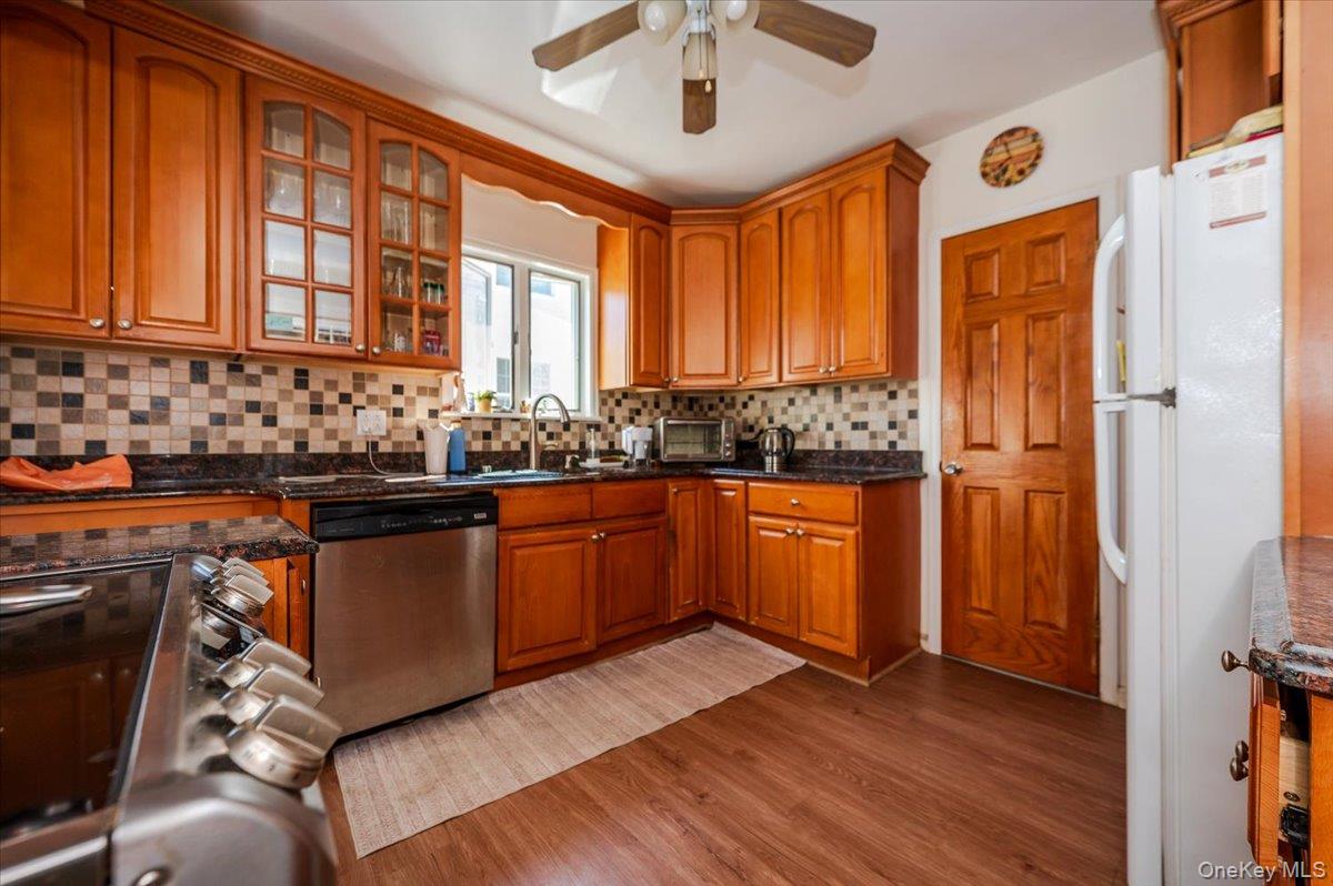 48 Davison # 1st Floor, Rockville Centre, NY 11570