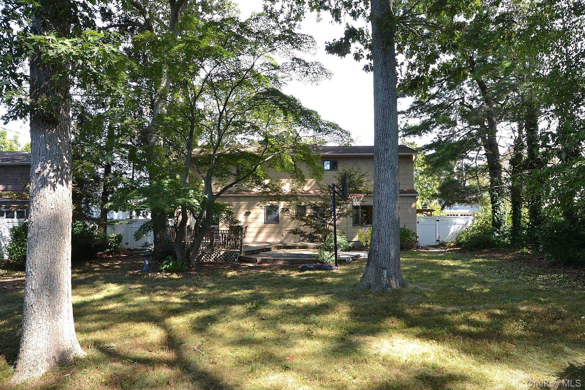 10 N Hoffman Lane, Hauppauge, NY 11788