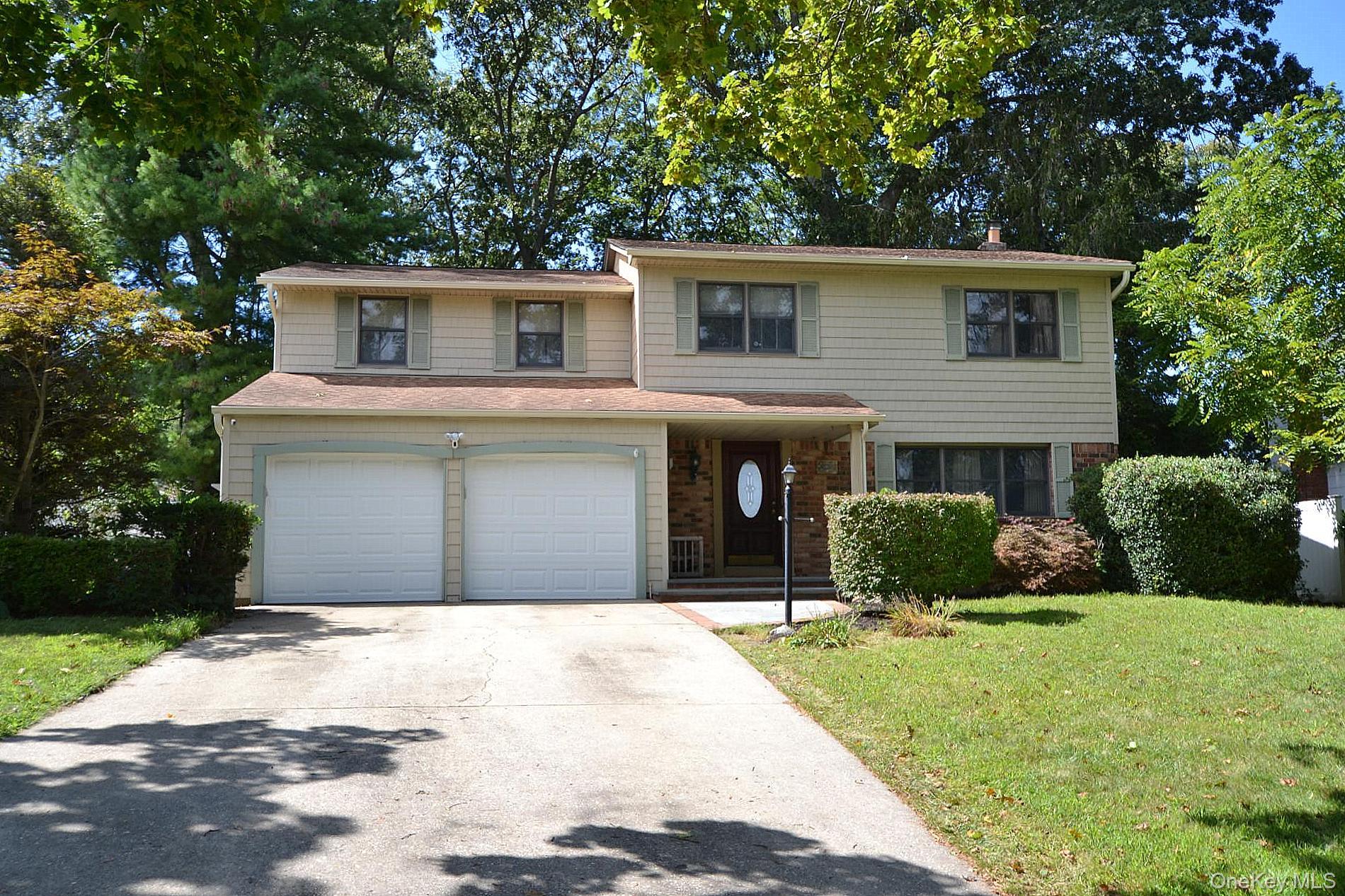 10 N Hoffman Lane, Hauppauge, NY 11788