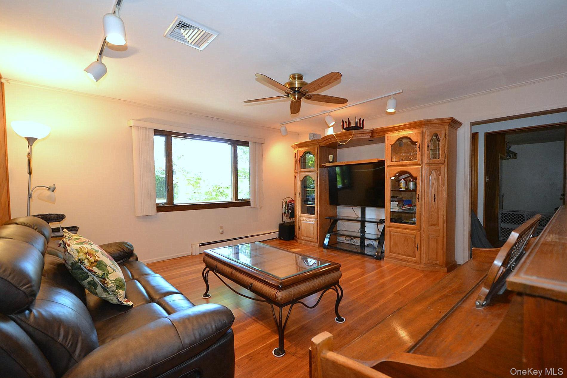 10 N Hoffman Lane, Hauppauge, NY 11788