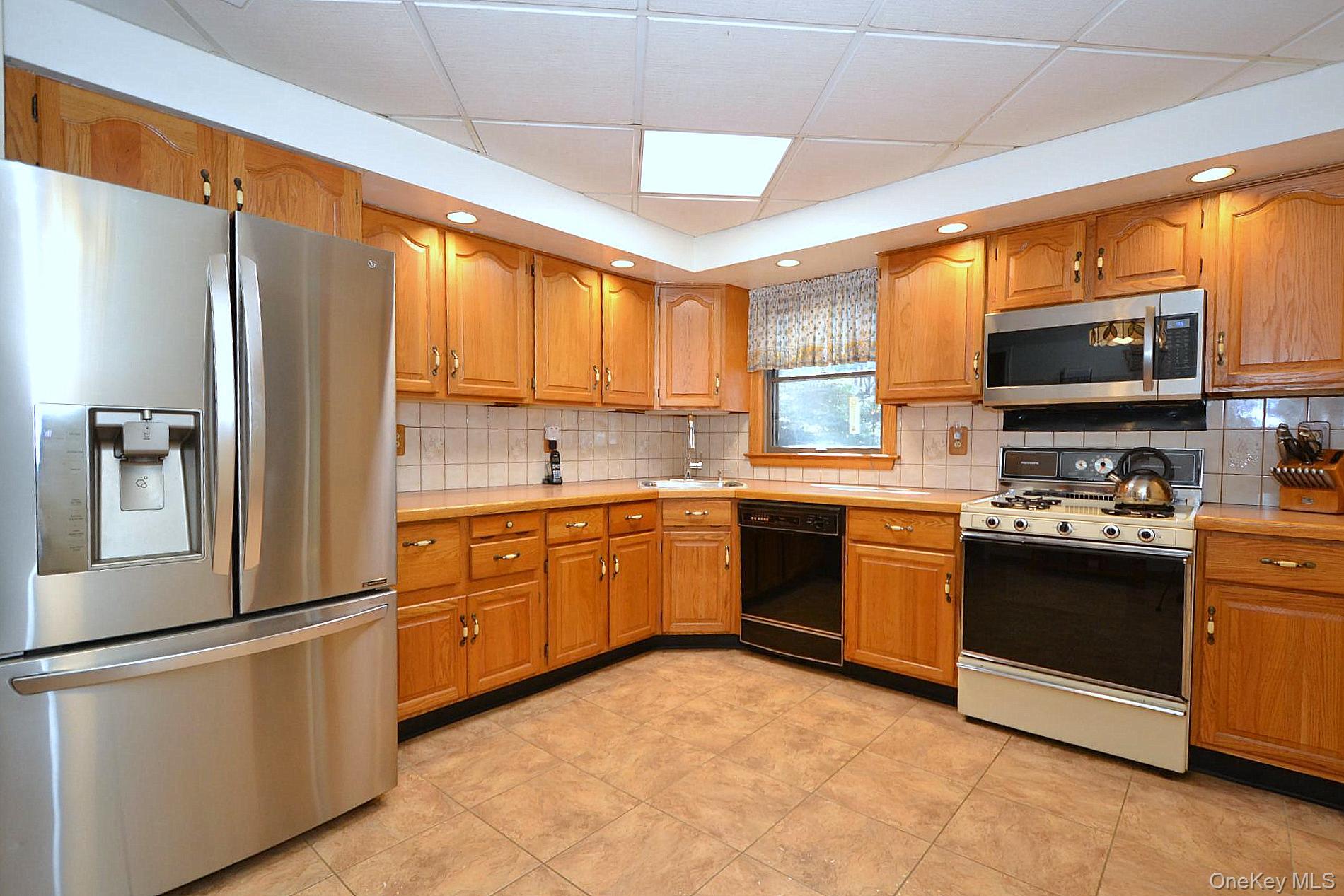 10 N Hoffman Lane, Hauppauge, NY 11788