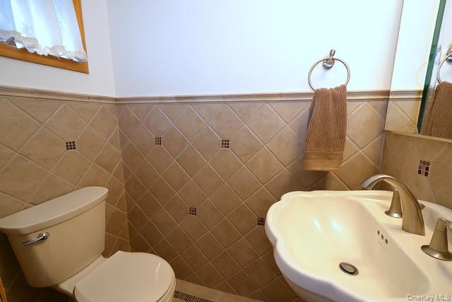 10 N Hoffman Lane, Hauppauge, NY 11788