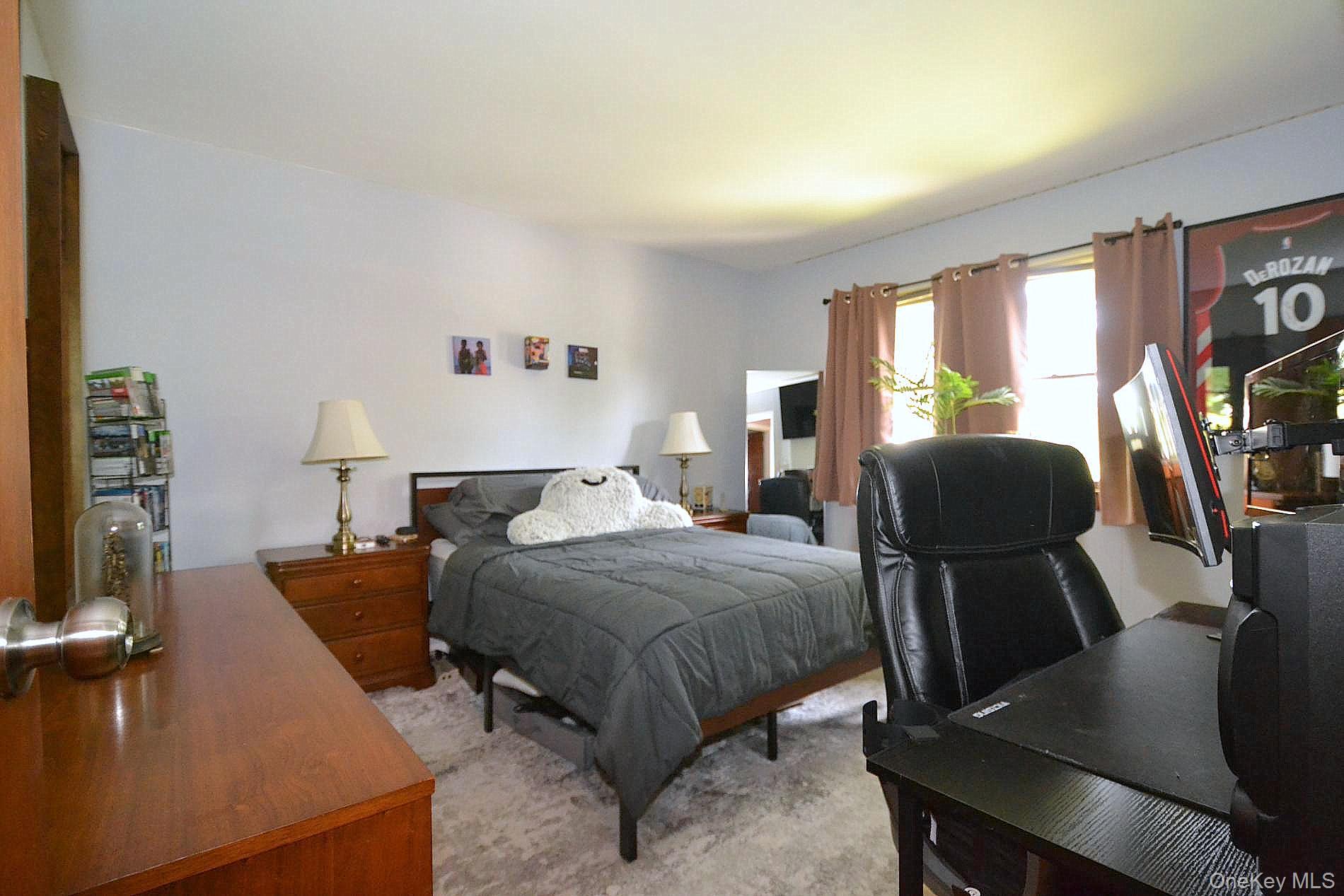 10 N Hoffman Lane, Hauppauge, NY 11788