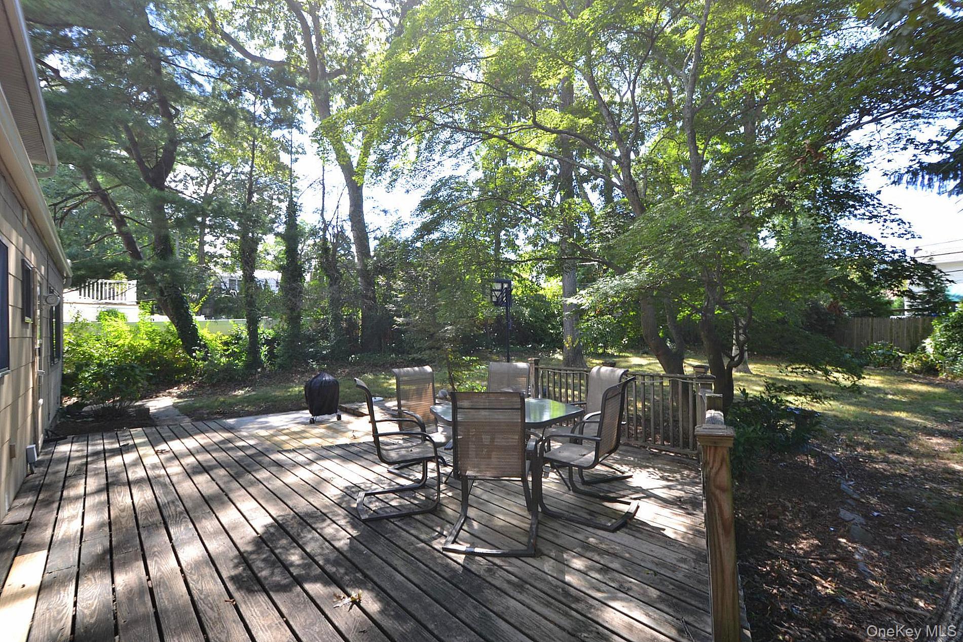 10 N Hoffman Lane, Hauppauge, NY 11788