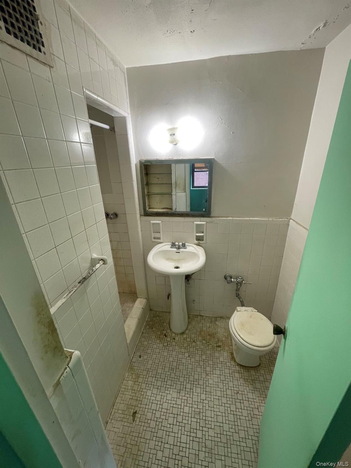 143-30 Roosevelt # #3H, Flushing, NY 11354