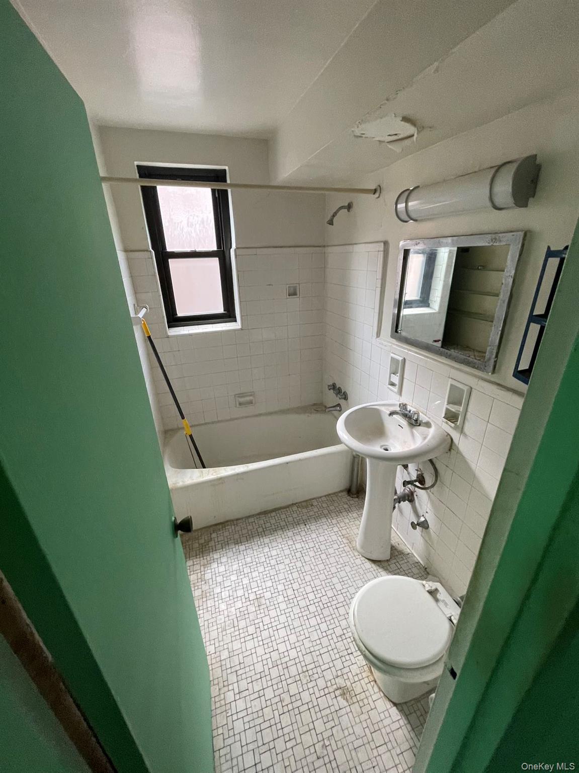 143-30 Roosevelt # #3H, Flushing, NY 11354