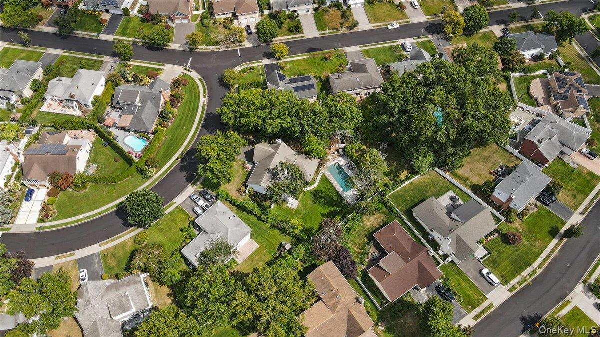 5 Woods Lane, Roslyn, NY 11576