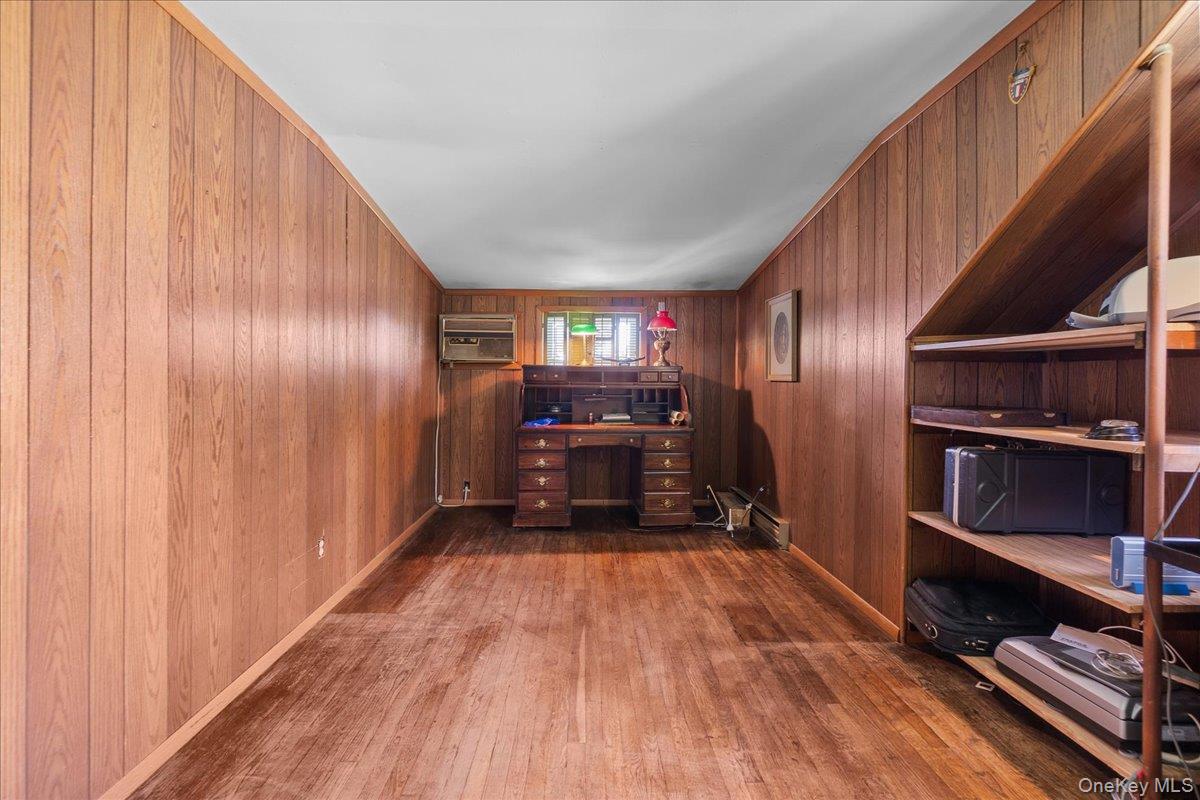 5 Woods Lane, Roslyn, NY 11576