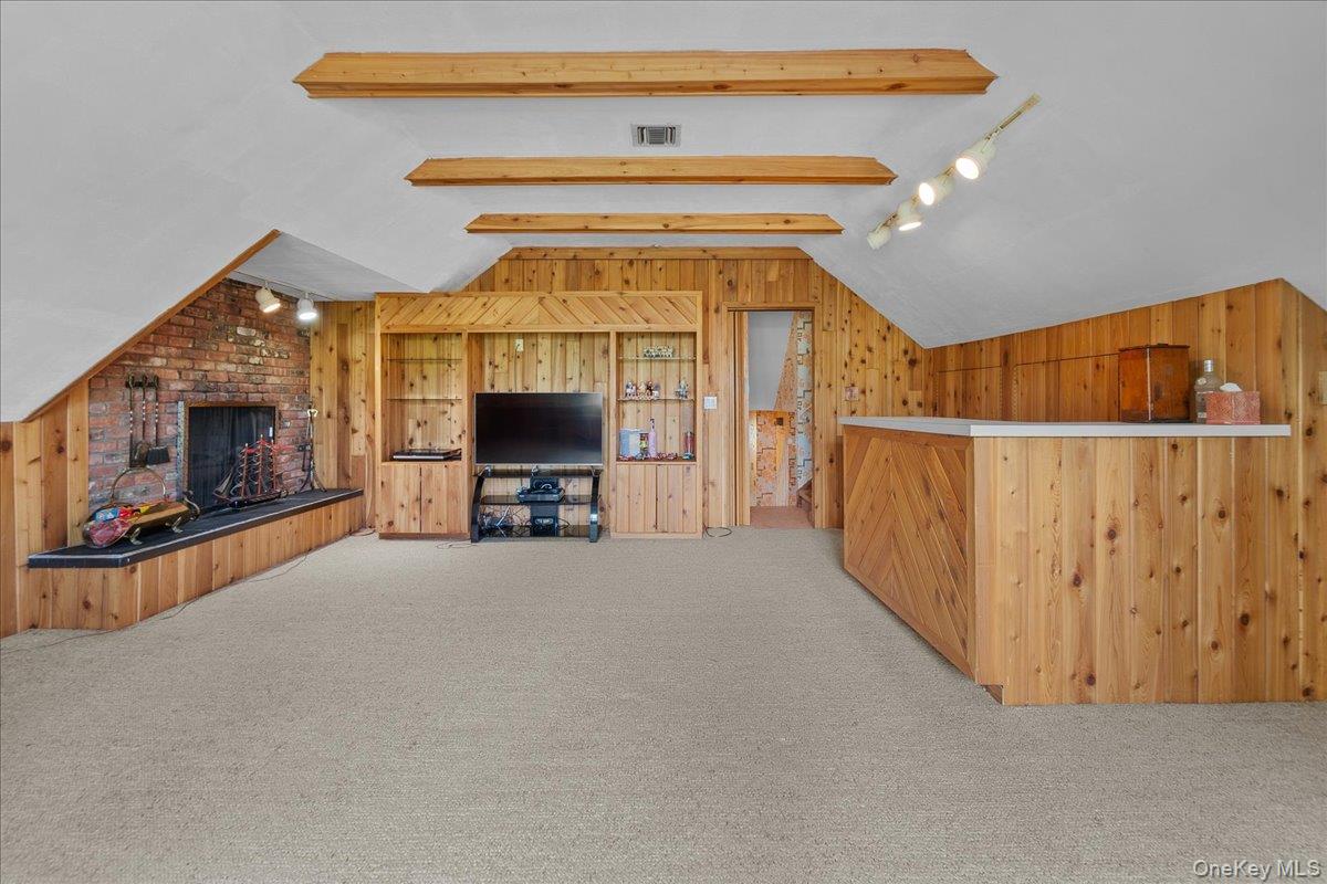 5 Woods Lane, Roslyn, NY 11576