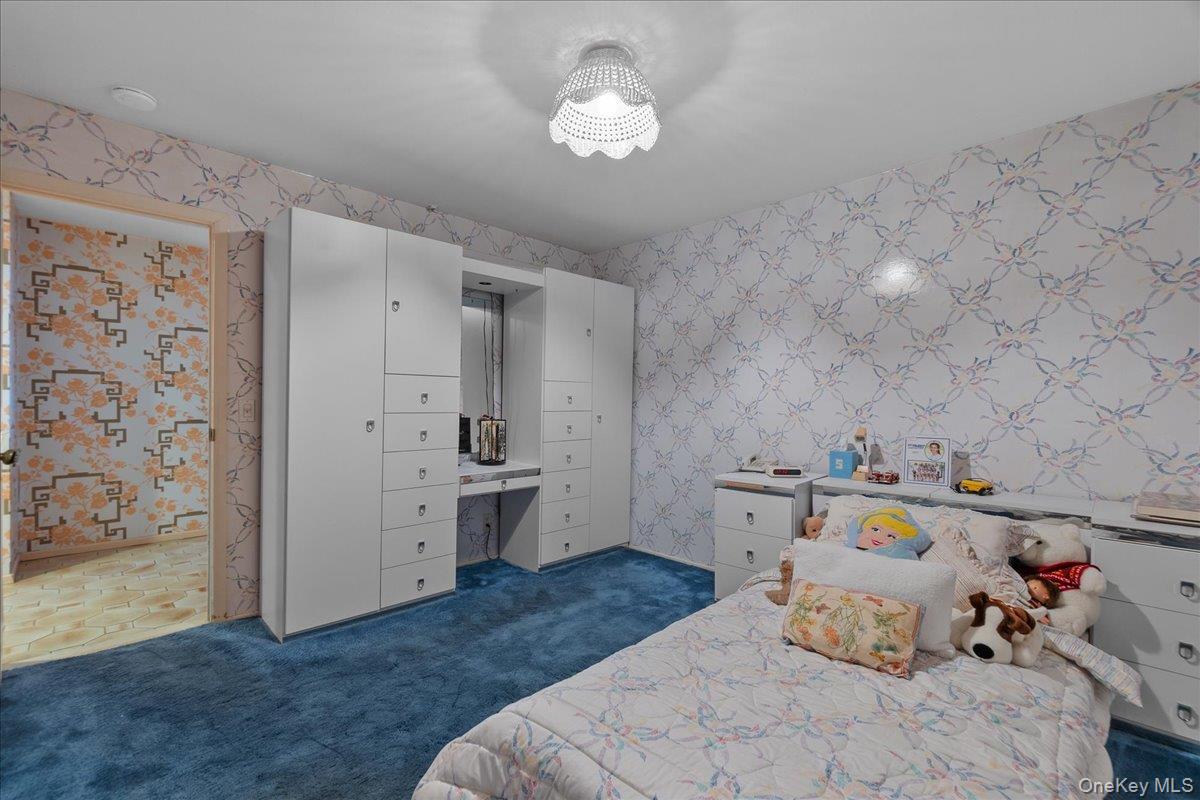 5 Woods Lane, Roslyn, NY 11576