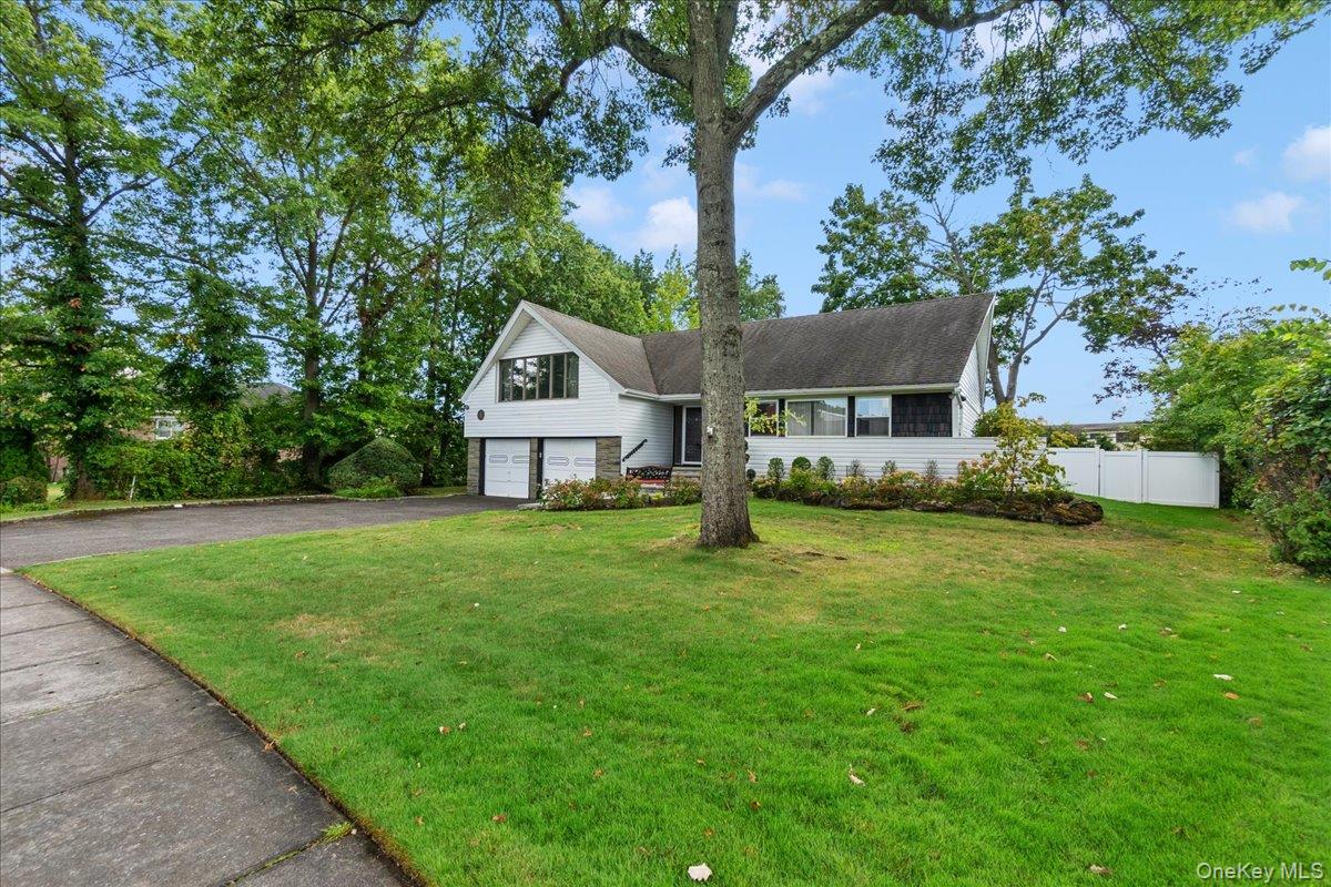 5 Woods Lane, Roslyn, NY 11576