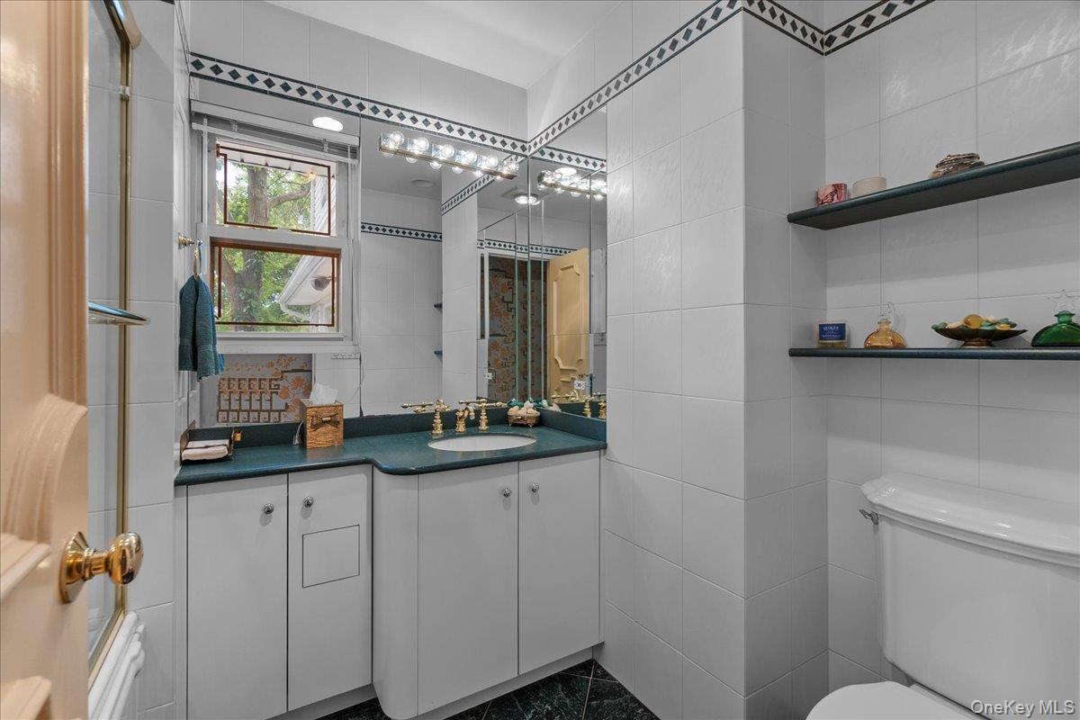 5 Woods Lane, Roslyn, NY 11576