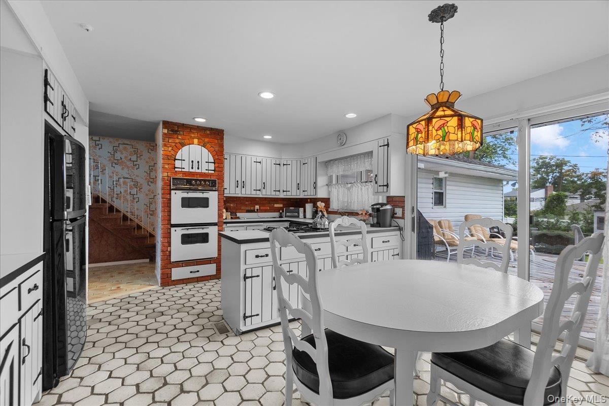 5 Woods Lane, Roslyn, NY 11576