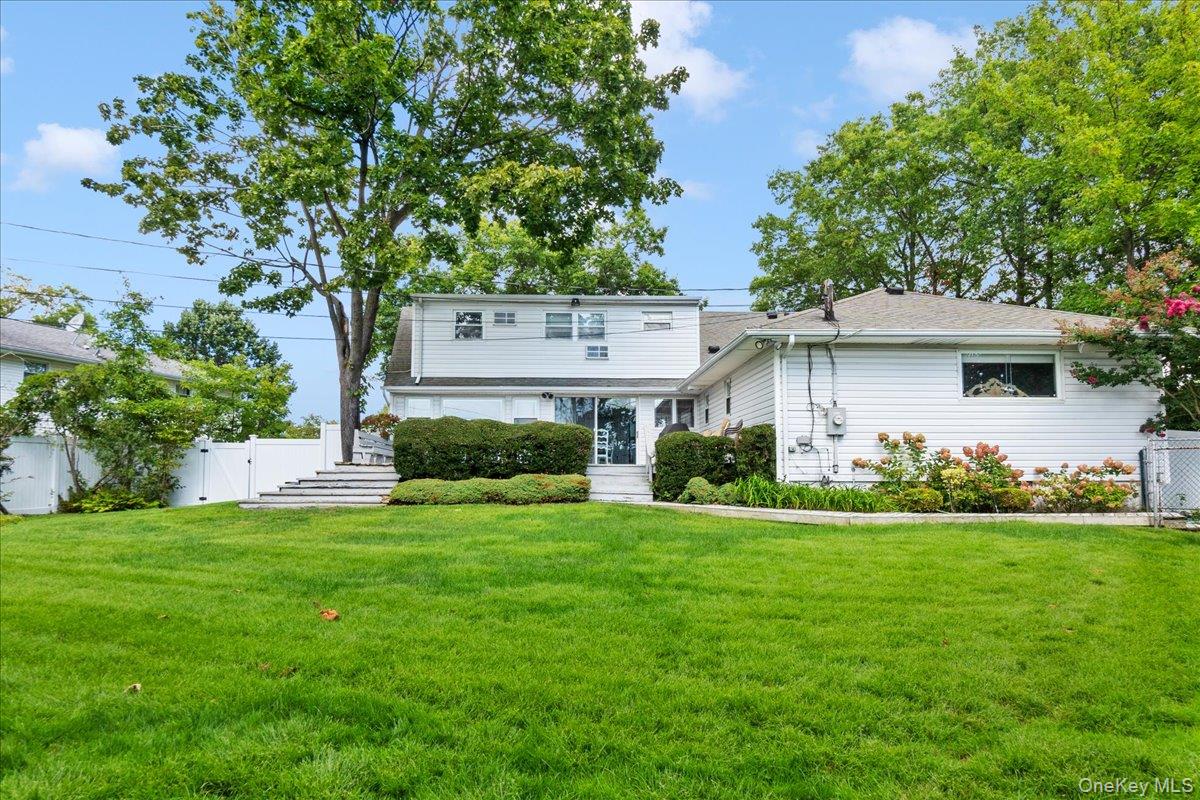 5 Woods Lane, Roslyn, NY 11576