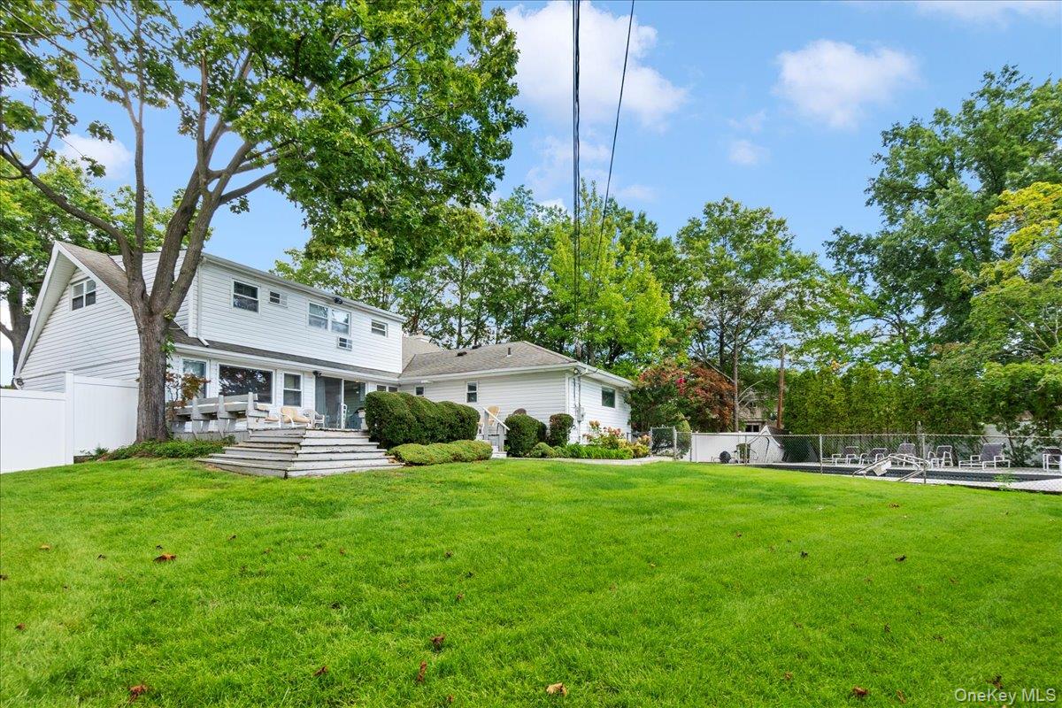 5 Woods Lane, Roslyn, NY 11576