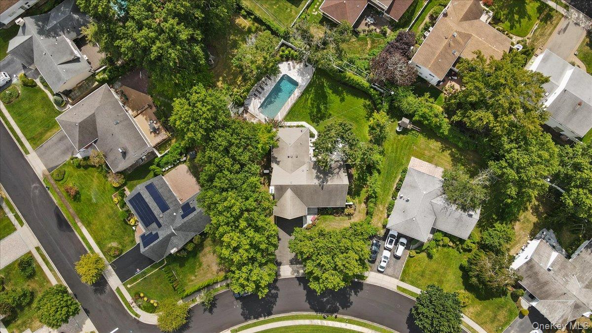 5 Woods Lane, Roslyn, NY 11576