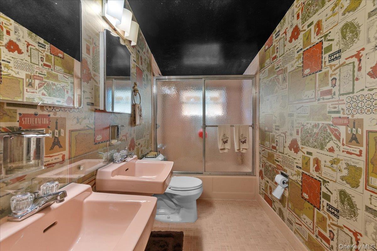 5 Woods Lane, Roslyn, NY 11576