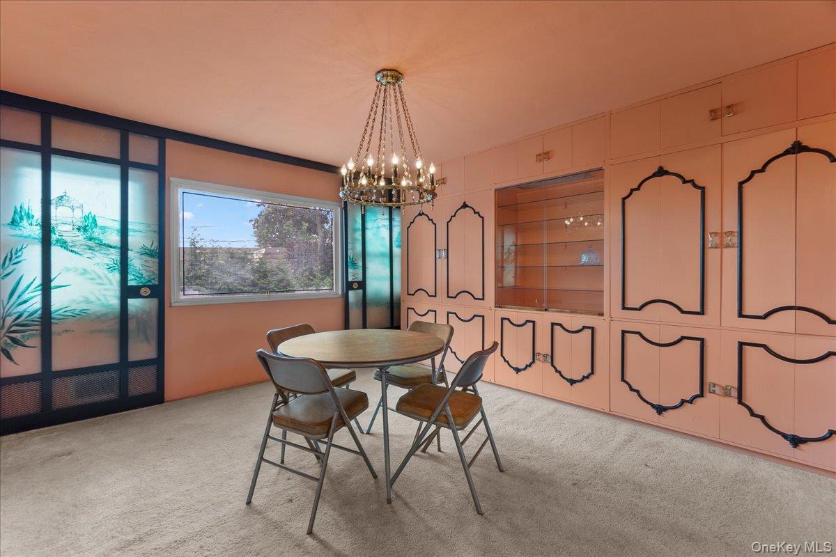 5 Woods Lane, Roslyn, NY 11576