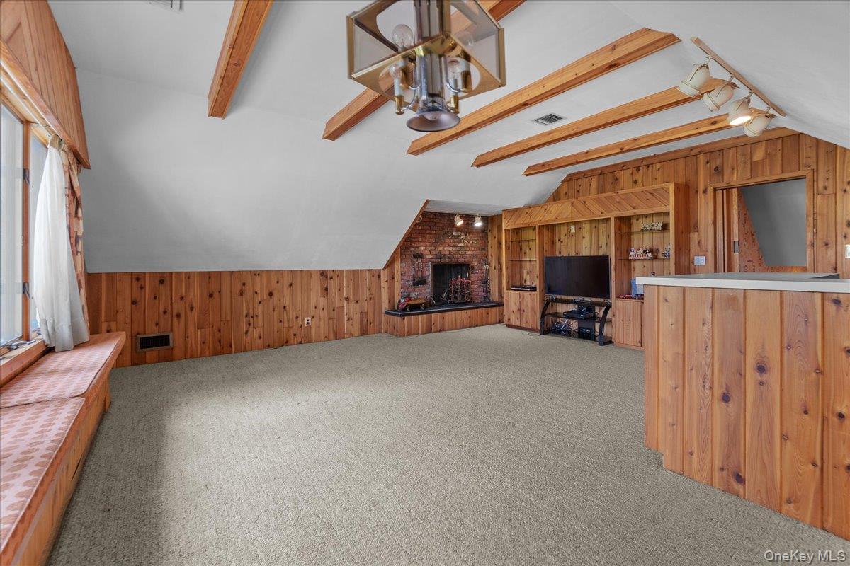 5 Woods Lane, Roslyn, NY 11576