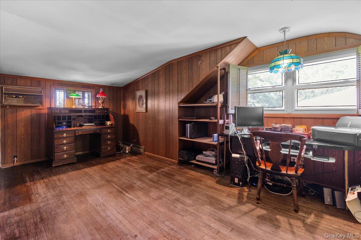 5 Woods Lane, Roslyn, NY 11576