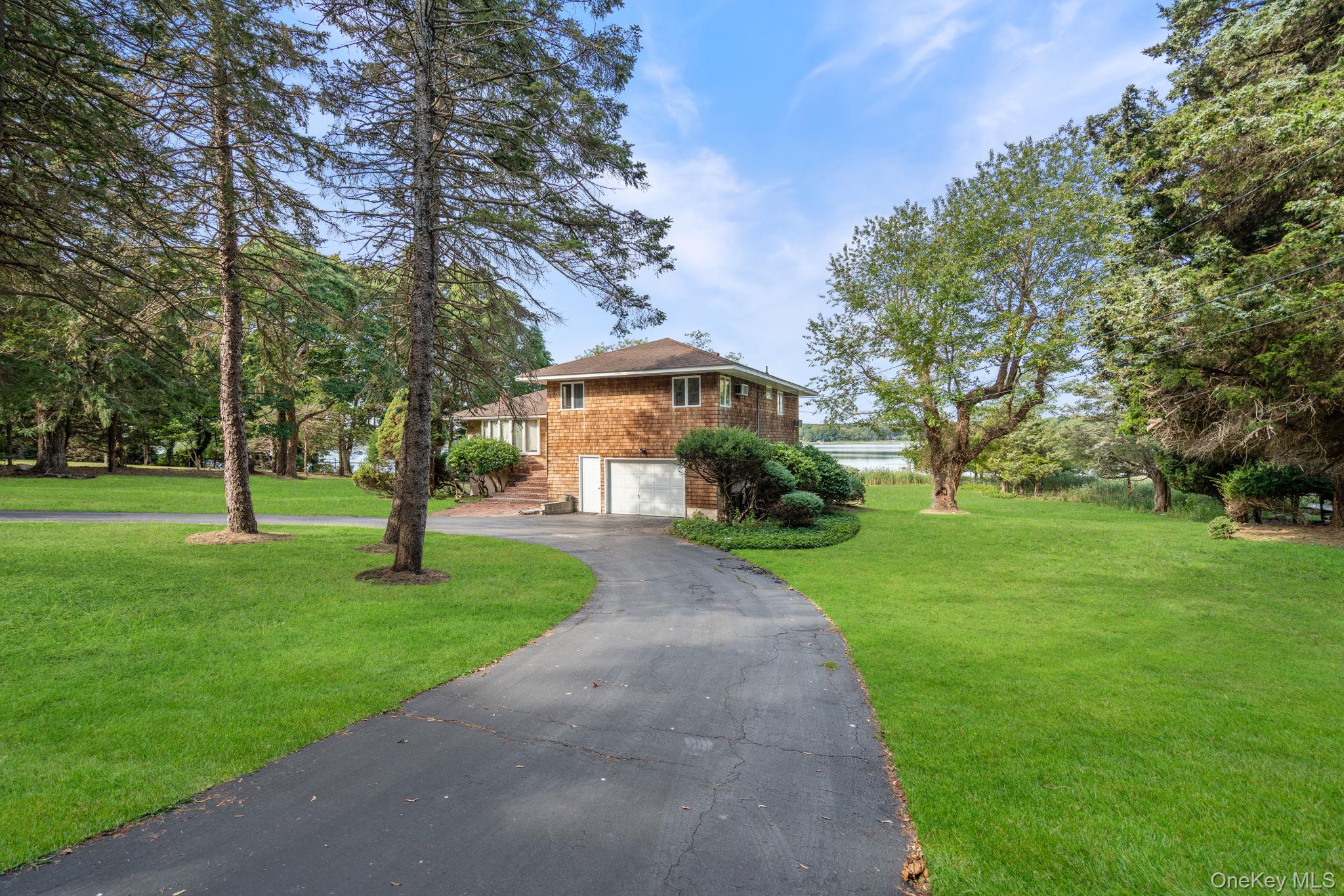 24 Conscience Circle, Setauket, NY 11733