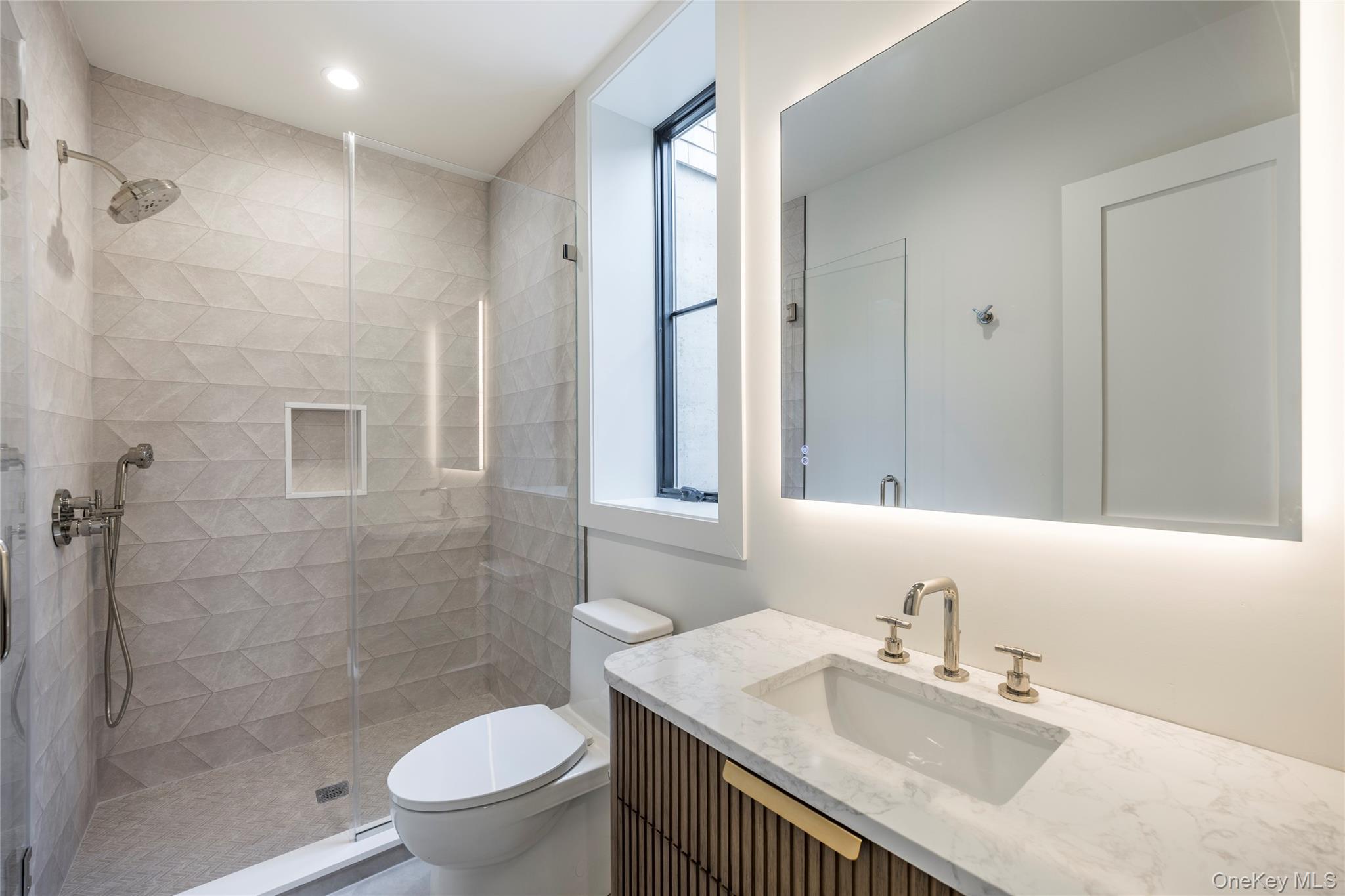 33 Harbor View Drive, East Hampton, NY 11937