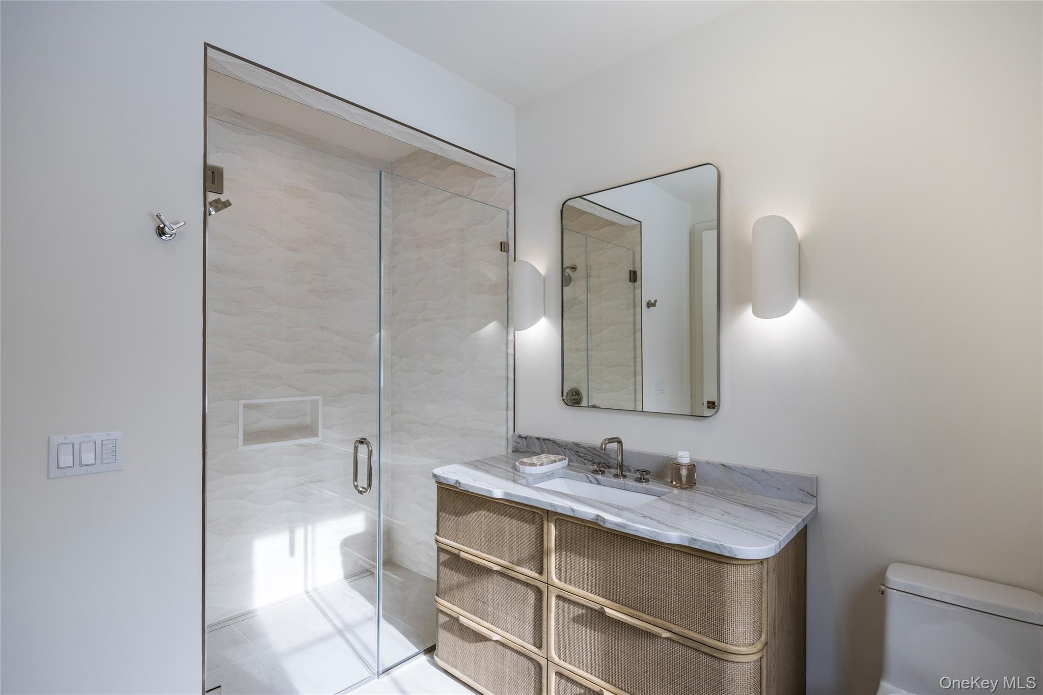 33 Harbor View Drive, East Hampton, NY 11937