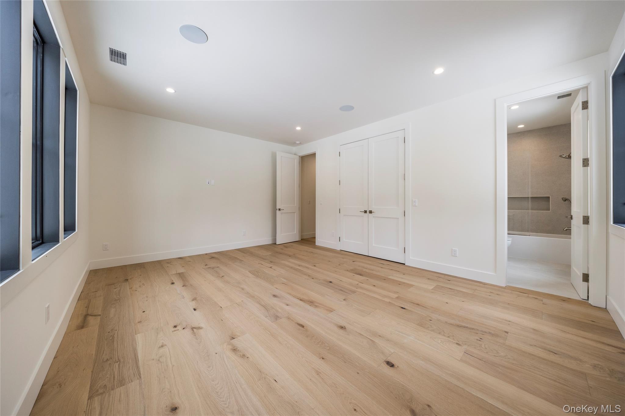 33 Harbor View Drive, East Hampton, NY 11937