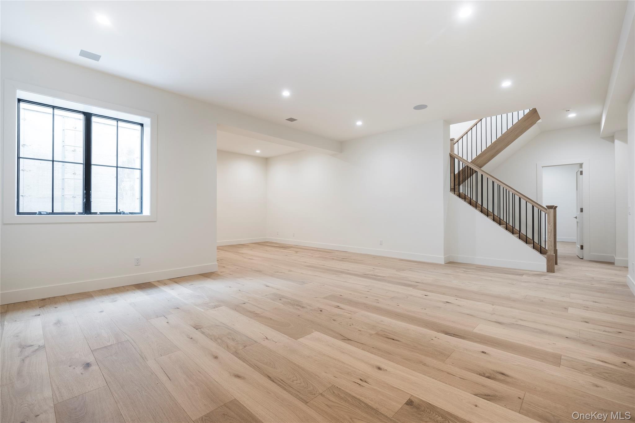 33 Harbor View Drive, East Hampton, NY 11937