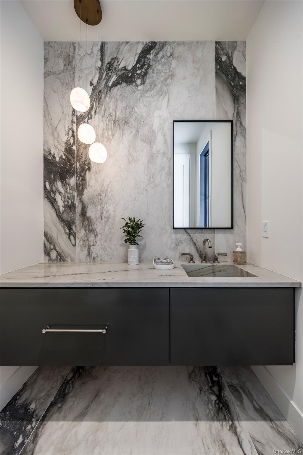 33 Harbor View Drive, East Hampton, NY 11937