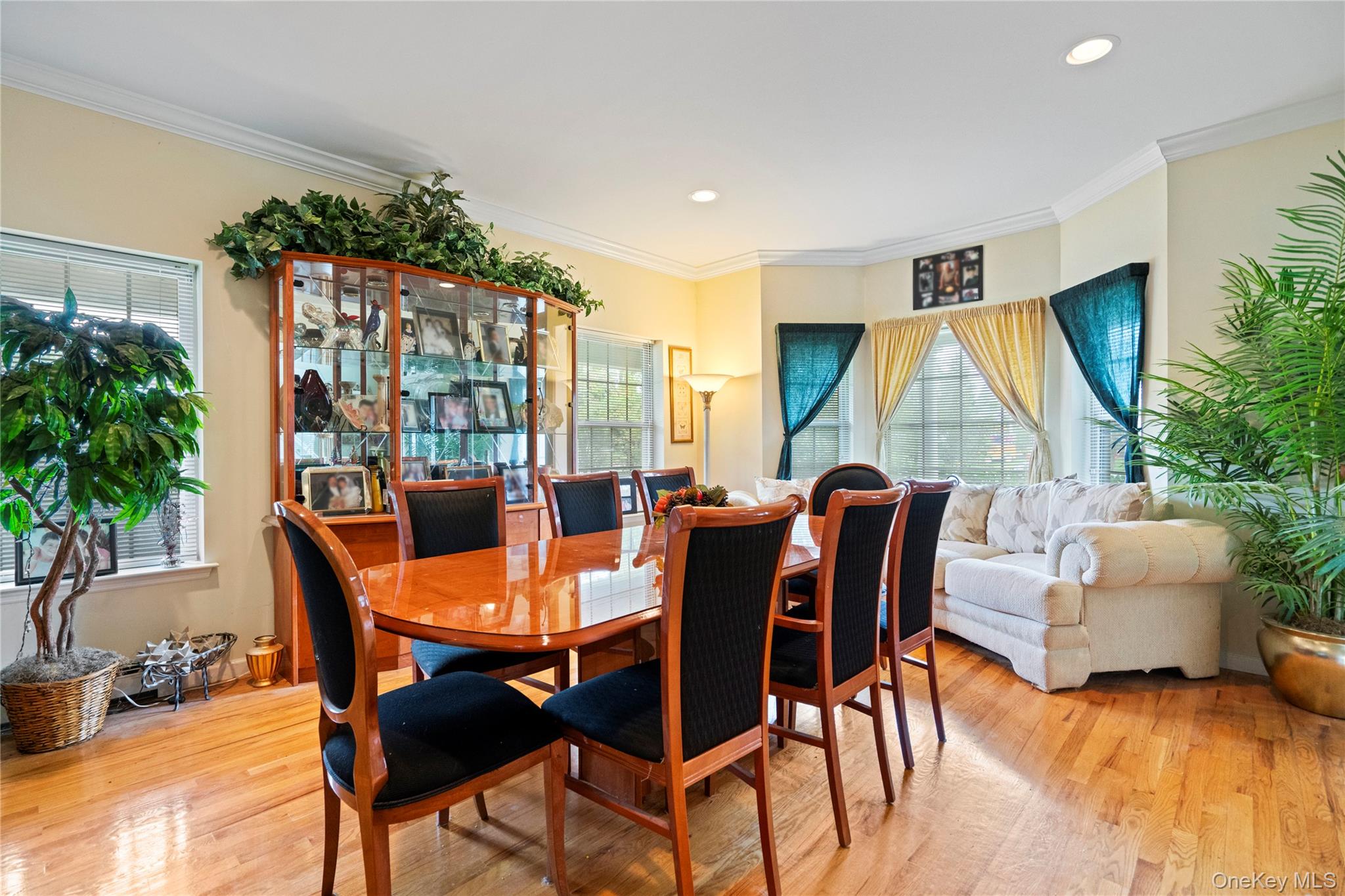 22 Southview Circle, Lake Grove, NY 11755