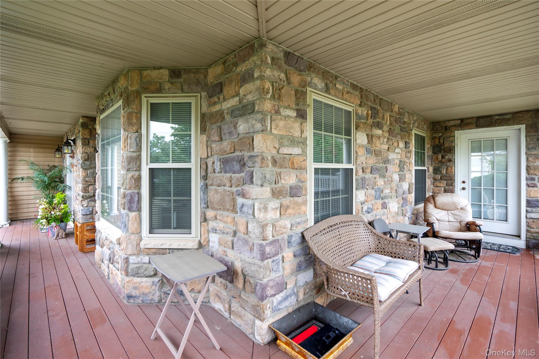 22 Southview Circle, Lake Grove, NY 11755