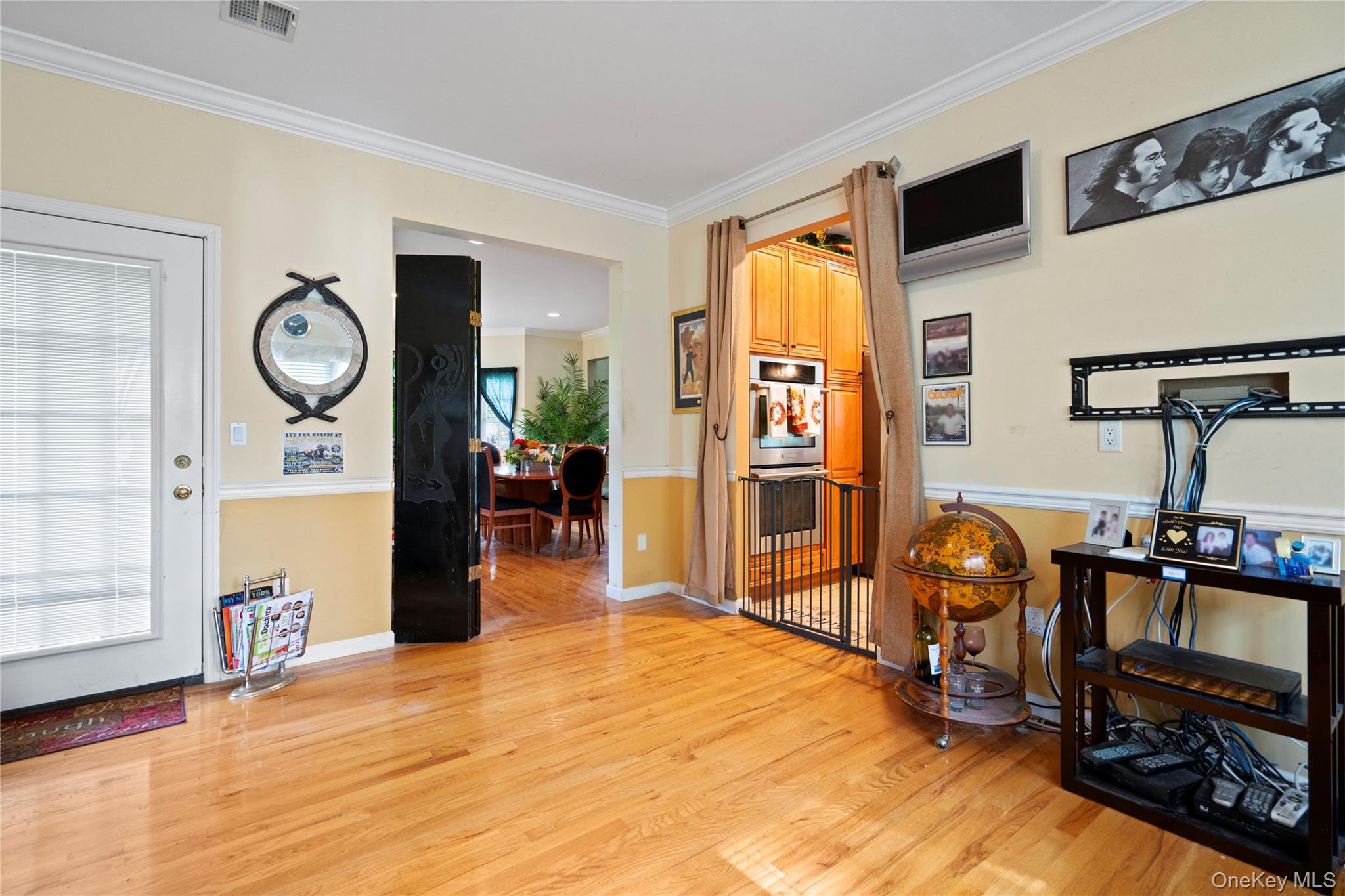 22 Southview Circle, Lake Grove, NY 11755