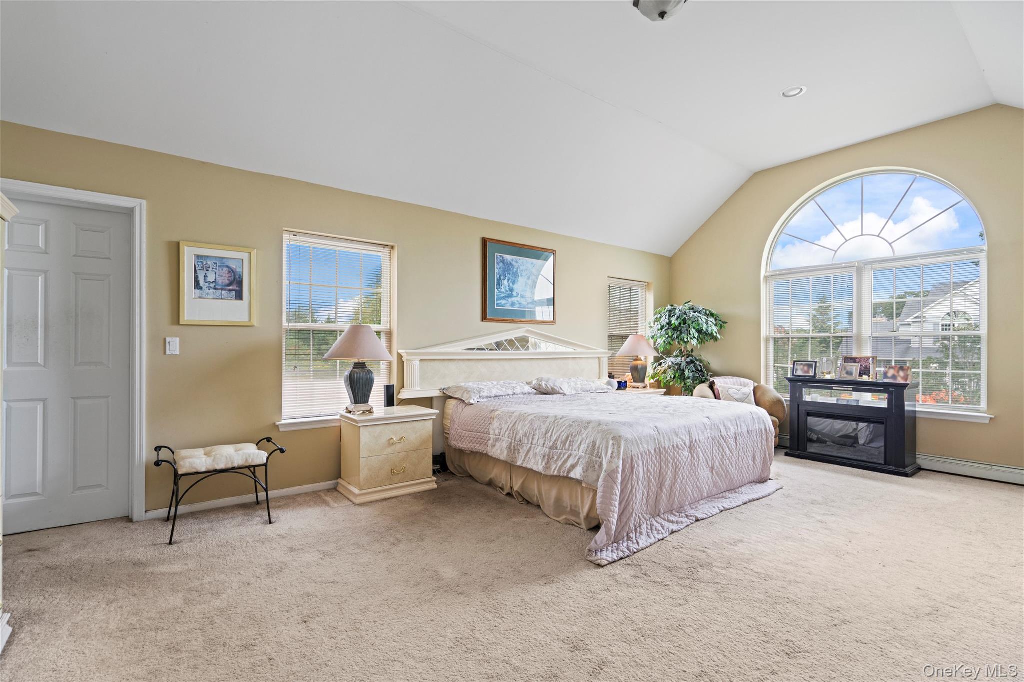 22 Southview Circle, Lake Grove, NY 11755