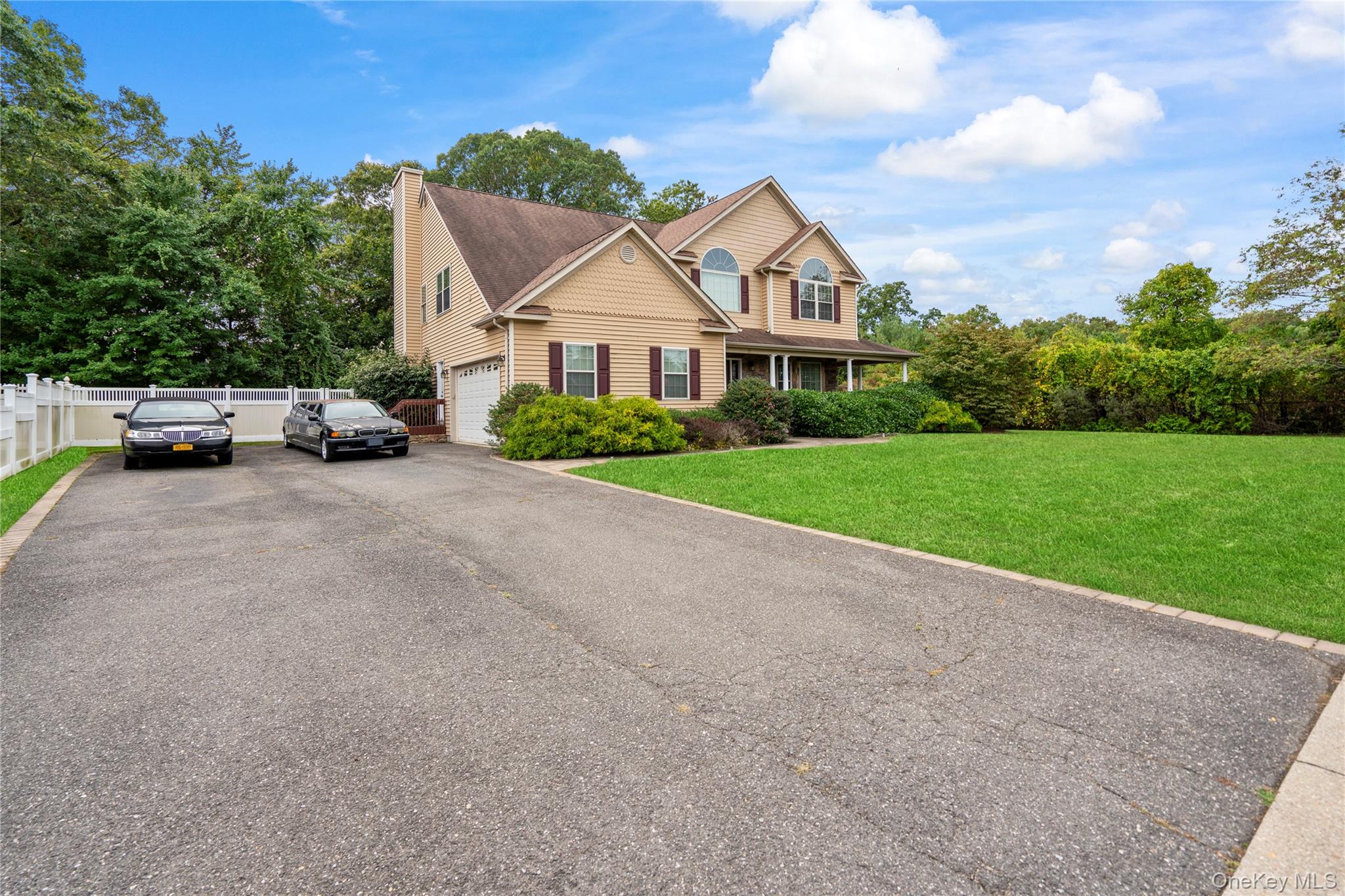 22 Southview Circle, Lake Grove, NY 11755