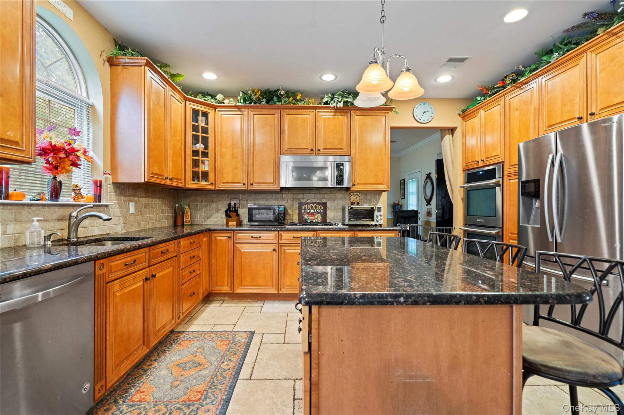 22 Southview Circle, Lake Grove, NY 11755