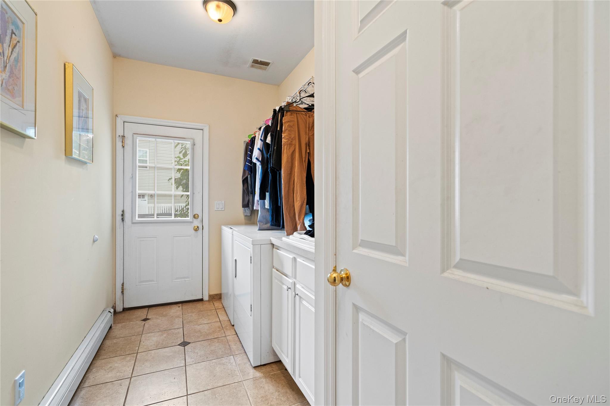 22 Southview Circle, Lake Grove, NY 11755