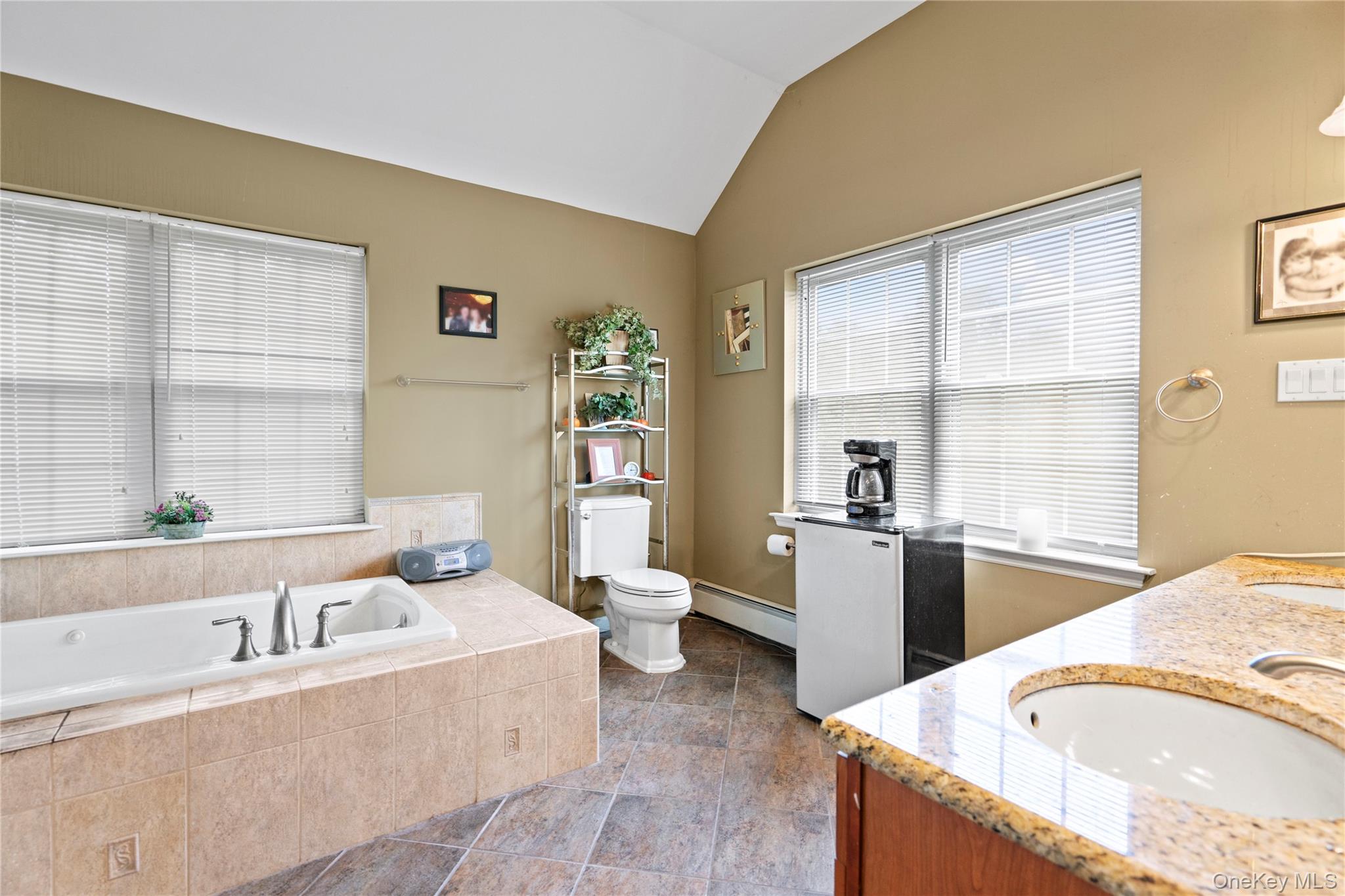 22 Southview Circle, Lake Grove, NY 11755