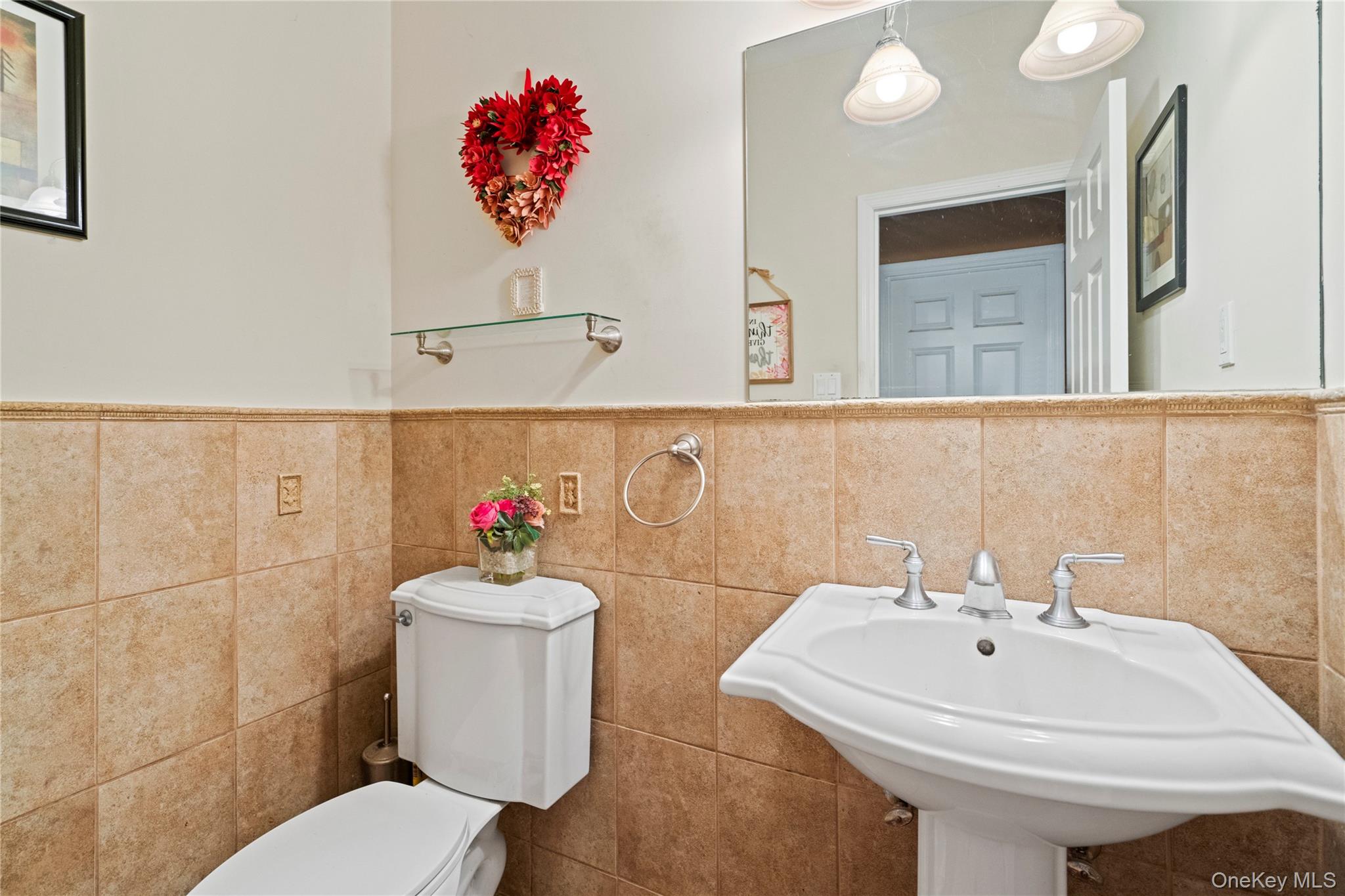 22 Southview Circle, Lake Grove, NY 11755