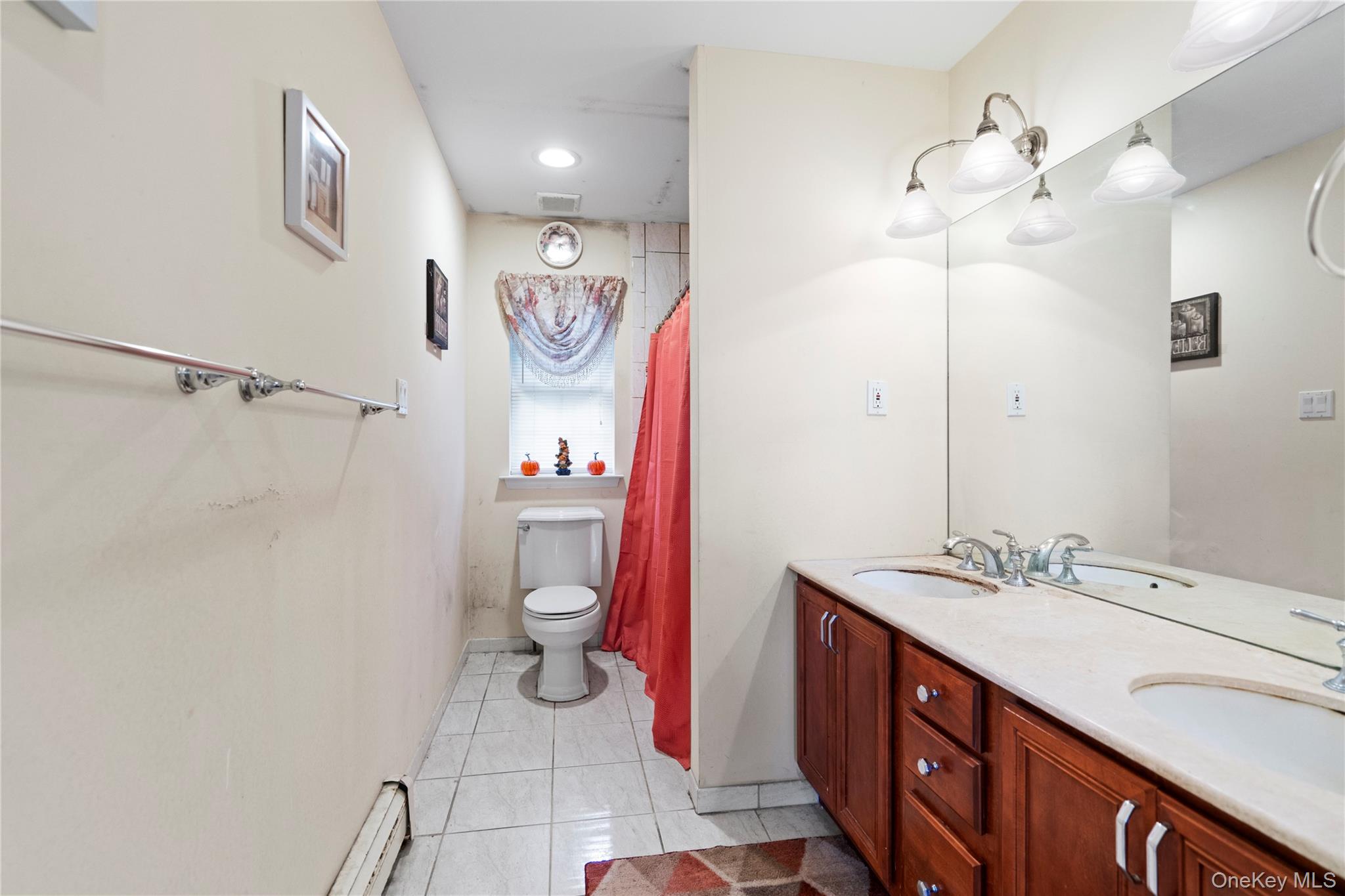 22 Southview Circle, Lake Grove, NY 11755