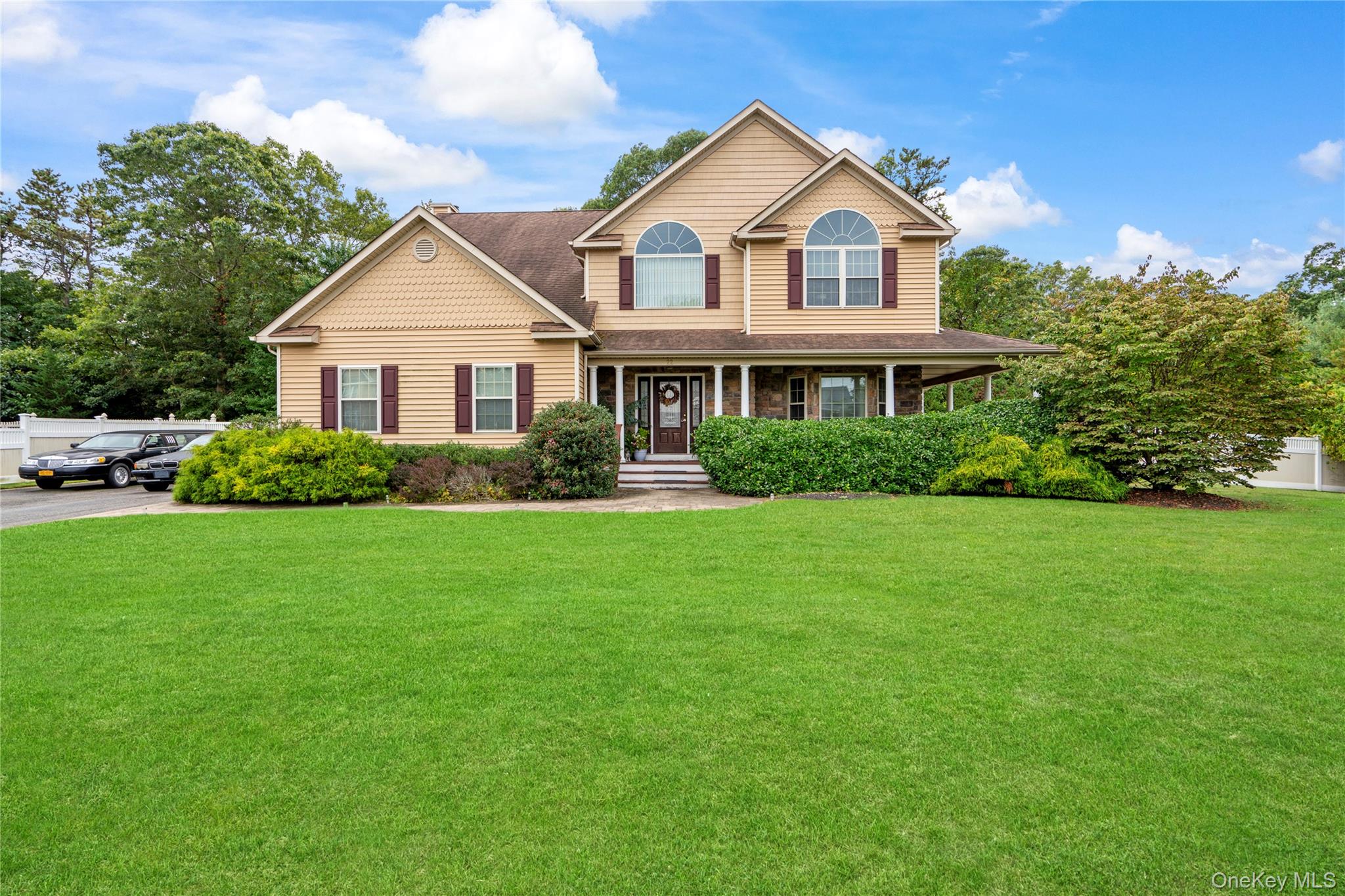 22 Southview Circle, Lake Grove, NY 11755