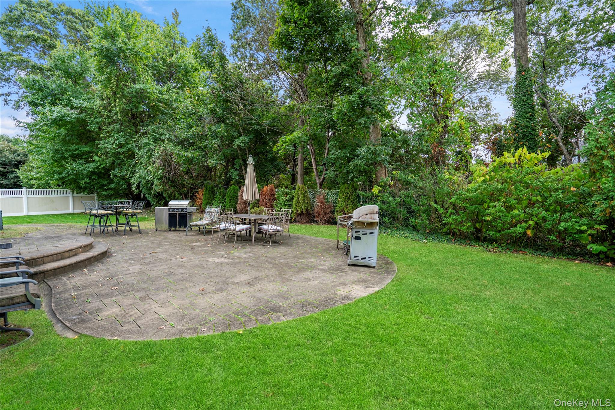 22 Southview Circle, Lake Grove, NY 11755