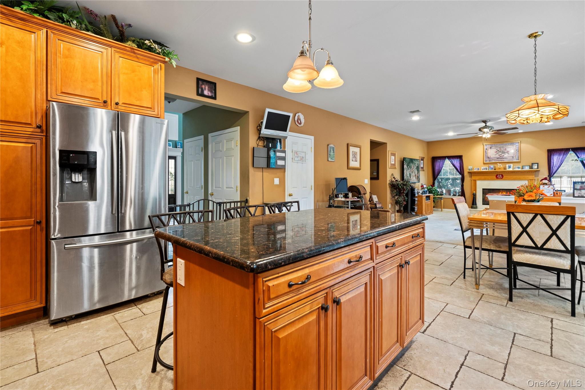 22 Southview Circle, Lake Grove, NY 11755