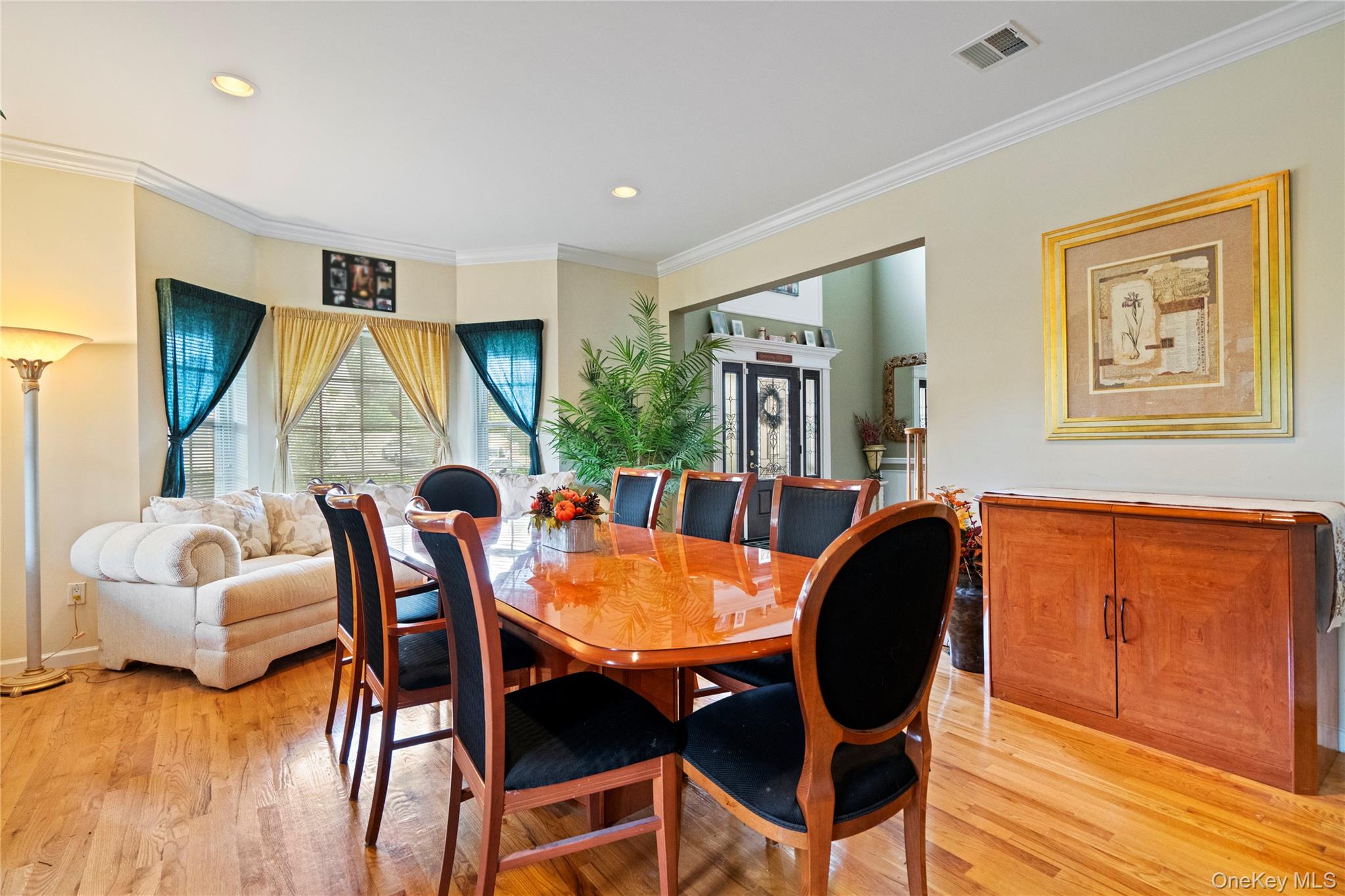 22 Southview Circle, Lake Grove, NY 11755