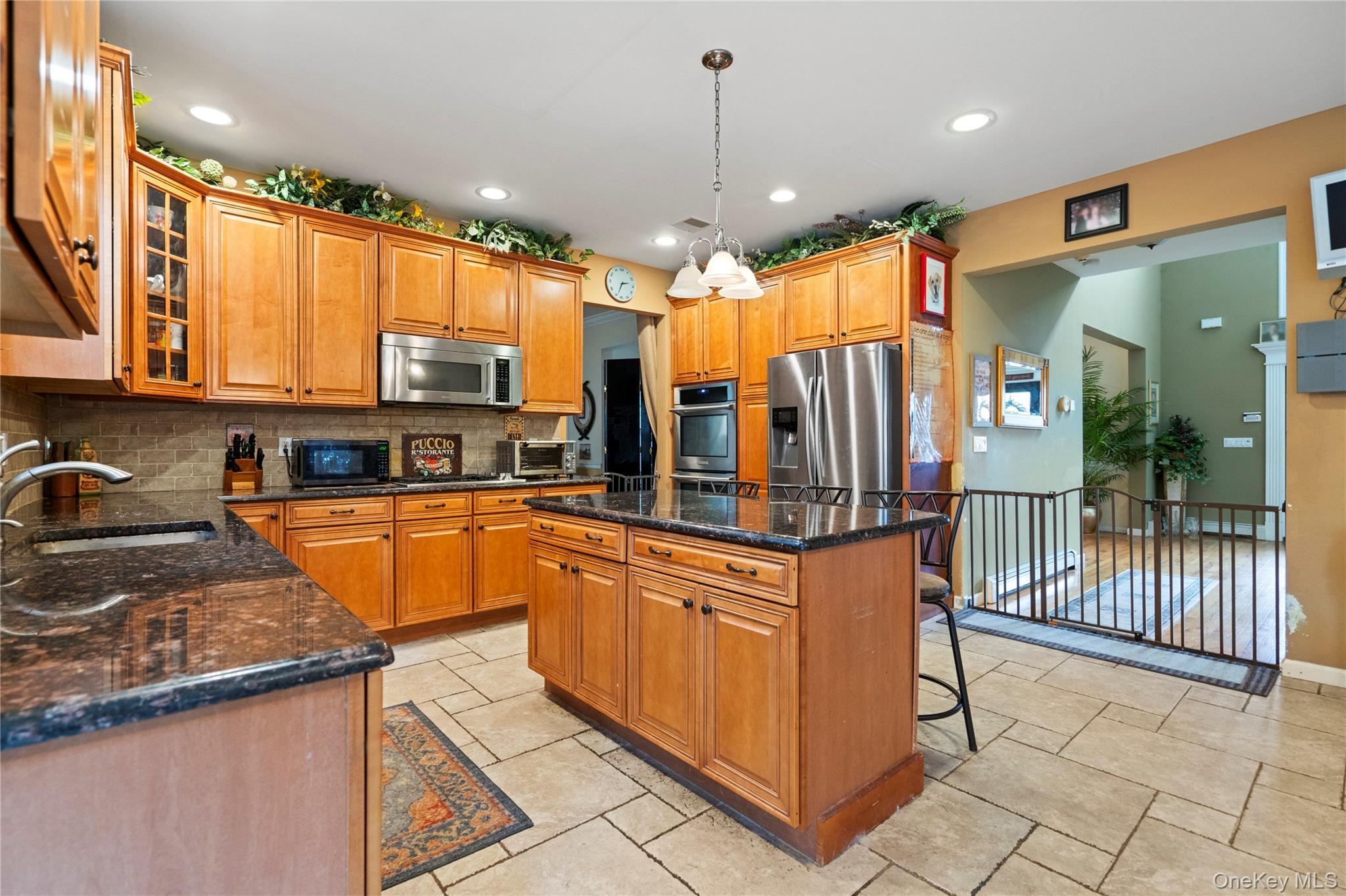 22 Southview Circle, Lake Grove, NY 11755